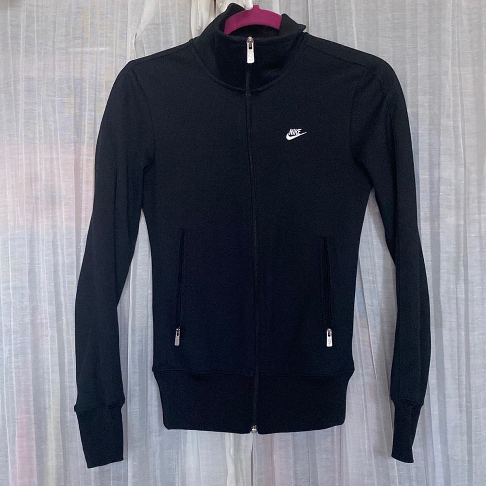 Nike jacket with zipper. Size XS